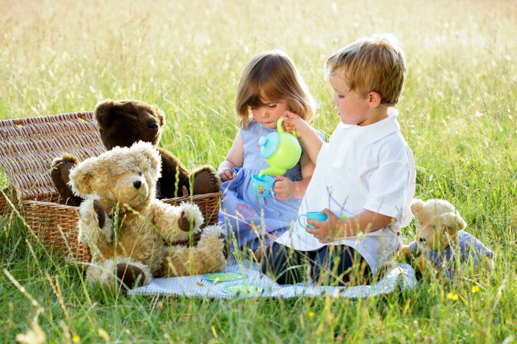 Springtime Activities for Young Children. Picnics.