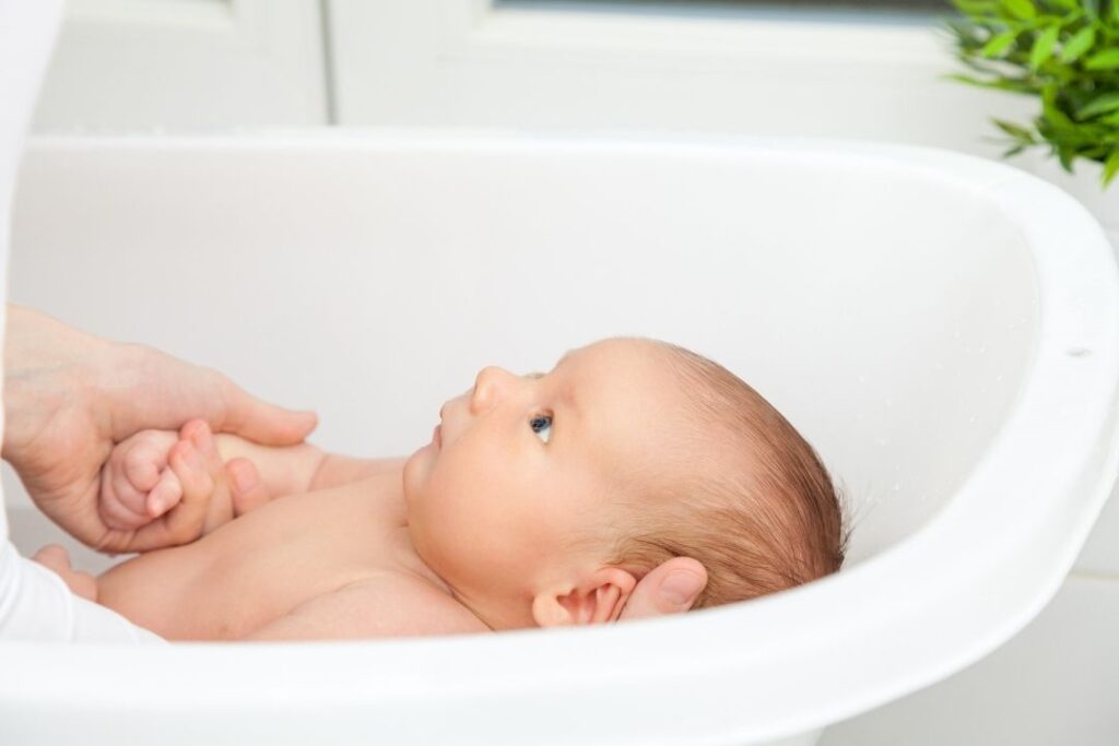 Bathtime and Bubbles: A Nanny's Guide to Bathtime for Babies